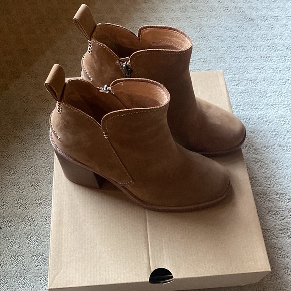 UGG Pixie boot size 9 color chestnut - Picture 2 of 5